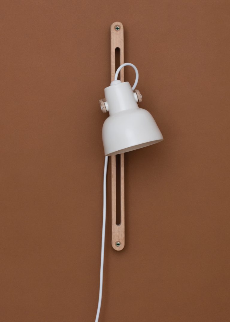 Wall lamp adjustable